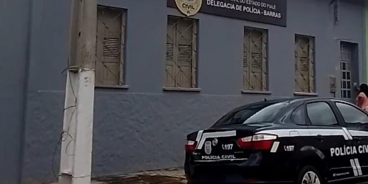 Homem é preso após agredir avô, padrasto e até a própria mãe na cidade de Barras