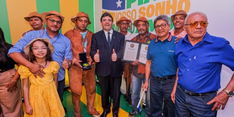 Vaqueiro Luiz Reduzino, de José de Freitas, é homenageado com a Outorga do Mérito Renascença pelo Governo do Piauí