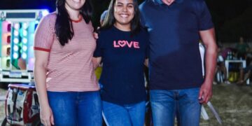 Presidente da Câmara Helena Barros prestigia final do Campeonato da Vila Leleto ao lado de Wilson Capote