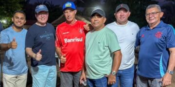 Dr. Dinan prestigia final do Campeonato da Vila Leleto ao lado dos vereadores Zilzimar Fernandes e Abraão Araújo