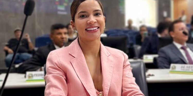 Justiça concede liberdade e devolve mandato à vereadora Tatiana Medeiros