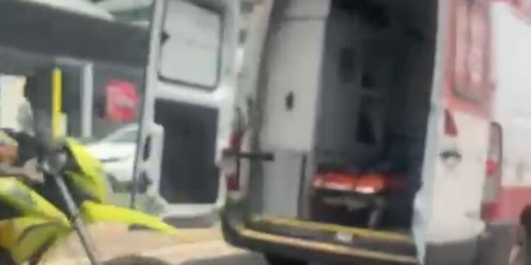 Mulheres ficam feridas ao pularem de ônibus em movimento durante assalto em Teresina