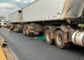 Acidente entre moto e carreta na ponte do Tancredo Neves deixa um morto