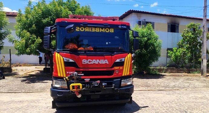 Apartamento fica destruído após incêndio na zona Sul de Teresina