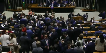 Câmara aprova por unanimidade isenção do Imposto de Renda para quem ganha até R$ 5 mil reais