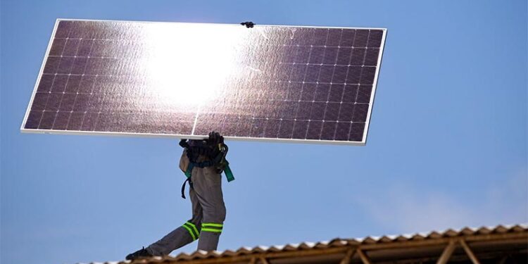 TJ-PI suspende cobrança de ICMS sobre energia solar para consumidores no Piauí
