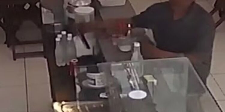 Homem é preso após furtar celular ao pedir água em lanchonete em Teresina