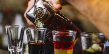 Câmara aprova urgência de projeto que torna crime falsificação de bebidas
