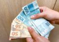 Primeira parcela do 13º salário deve ser paga nesta sexta-feira (28)