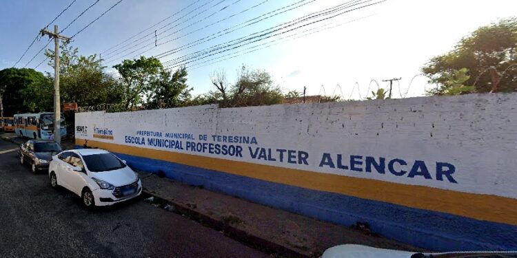“Fazendo macumba”: mãe denuncia preconceito contra filha em escola de Teresina