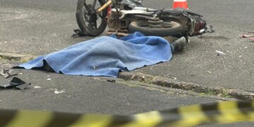 Motociclista morre em grave colisão com carro a caminho do trabalho em Teresina