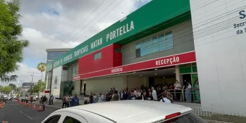 Rafael Fonteles entrega nova UTI do Hospital Natan Portella e anuncia reforma