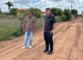 Prefeitura de Lagoa Alegre avança na recuperação de ruas e estradas; prefeito Osael Moita acompanha obras no Bairro Viola