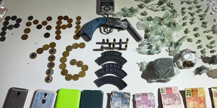 Adolescente de 15 anos é apreendido com drogas e arma em José de Freitas
