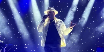 Rey Vaqueiro arrasta multidão na segunda noite de shows nacionais da Expoapi 2025