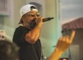 Cantor Raí, da banda Saia Rodada, é internado em hospital de Mossoró