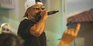 Cantor Raí, da banda Saia Rodada, é internado em hospital de Mossoró