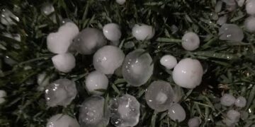 Chuva com granizo surpreende moradores de São Miguel do Tapuio no Piauí