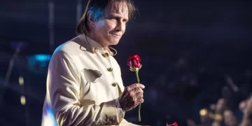 Roberto Carlos testa positivo para Covid e não vai a velório de amigo em São Paulo