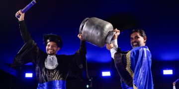 Jovem que vendeu gás para pagar faculdade entra com botijão em formatura no Piauí