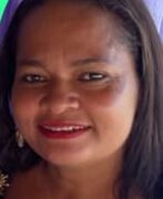 Mulher morre em acidente de moto no centro de José de Freitas; companheiro quebra a perna