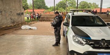 Homem é encontrado morto em quadra esportiva no bairro Suco de Uva, em José de Freitas