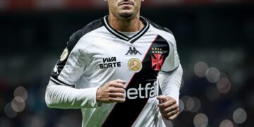 Philippe Coutinho anuncia saída do Vasco e cita esgotamento mental em carta aberta