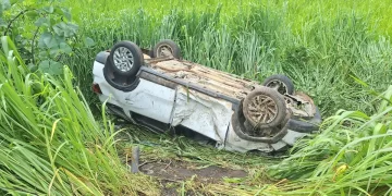 Carro da Secretaria de Saúde de Amarante capota na BR-343 e deixa sete feridos