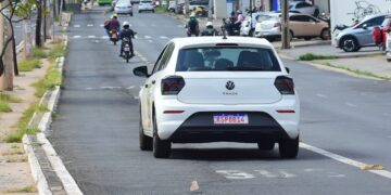 Projeto autoriza aulas de direção em carros automáticos nas autoescolas