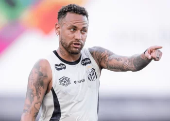 Neymar admite chance de aposentadoria após 2026