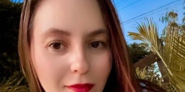 Mulher morre e mais de 100 pessoas vão a hospital após comer em pizzaria