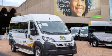 José de Freitas recebe van adaptada entregue pelo governador Rafael Fonteles para reforçar assistência social