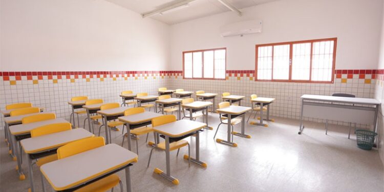 Prefeito sanciona reajuste de 6% para professores da rede municipal de Teresina