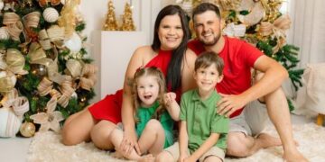 Pai, mãe e filhos morrem após carro derrapar e bater em caminhão