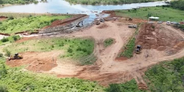 Famílias deixam área próxima à barragem em Coronel José Dias após alerta de risco