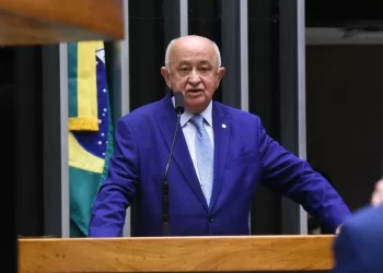 Júlio César destina R$ 455 milhões em emendas para municípios do Piauí