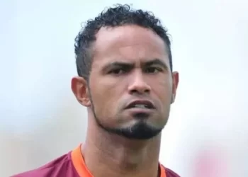 Justiça determina retorno de goleiro Bruno à prisão após descumprimento de regra