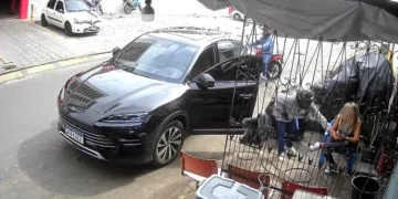 Motorista de BYD é assaltada após estacionar carro com porta aberta em Teresina