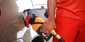 Petrobras aumenta preço do diesel em R$ 0,38 a partir deste sábado (14)
