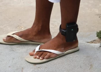 Senado aprova uso imediato de tornozeleira para agressores de mulheres