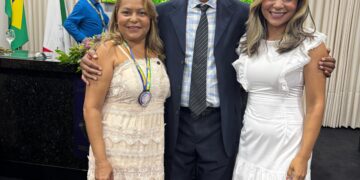 Cineide Silva, mãe de Nicole Wendy, suplente de vereadora, é homenageada na Câmara Municipal de José de Freitas