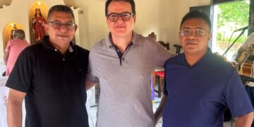 Vereador Abraão Araújo e João Araújo participam de inauguração de calçamento na comunidade Tinguins em José de Freitas