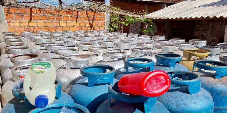 Gás de cozinha fica R$ 10 mais caro no Piauí e preço médio pode chegar a R$ 145 reais