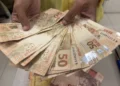Governo propõe salário mínimo de R$ 1.717 em 2027