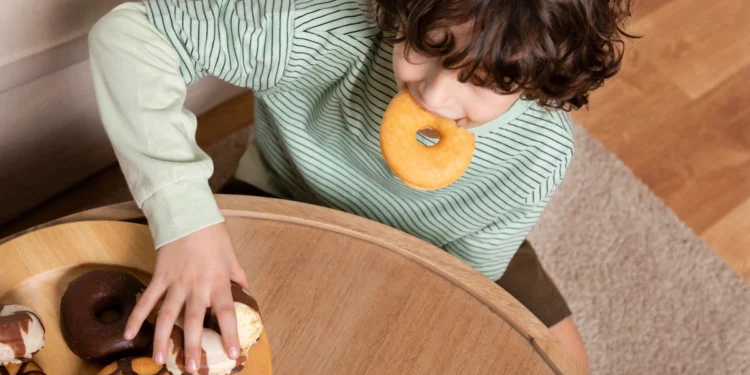 Excesso de doces na infância exige atenção à saúde e comportamento