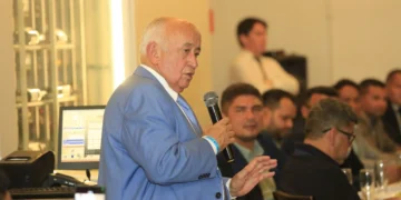 Júlio César reúne vereadores do Piauí em jantar durante marcha em Brasília