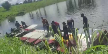 Ônibus que saiu de Teresina cai em açude e deixa duas pessoas mortas no Maranhão