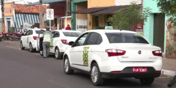 Governo anuncia empréstimo de até R$ 150 mil para taxistas e motoristas de aplicativo comprarem carro