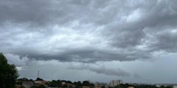Calor aumenta no Piauí, mas litoral e Norte seguem com alerta de chuva