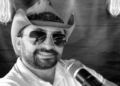 Cantor Jailson Leal morre em grave acidente de carro no interior do Piauí e gera forte comoção